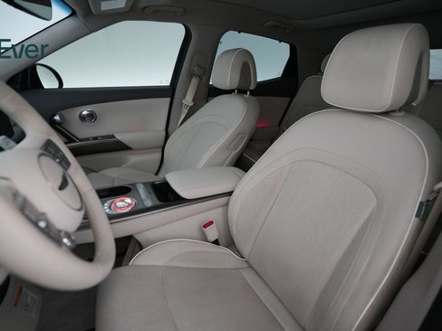 Used 2023 Genesis GV60 Advanced AWD/4WD image 4
