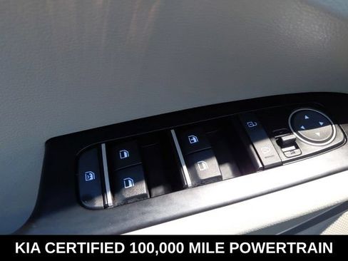 Certified 2025 Kia Soul LX w/ LX Technology Package FWD image 18
