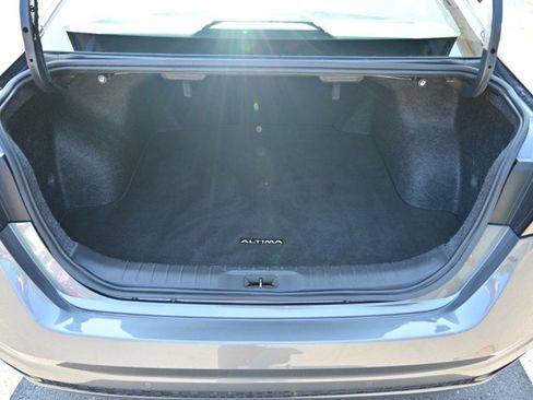 Used 2024 Nissan Altima 2.5 SV FWD image 16