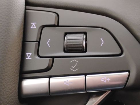 New 2025 Cadillac XT6 Luxury image 38