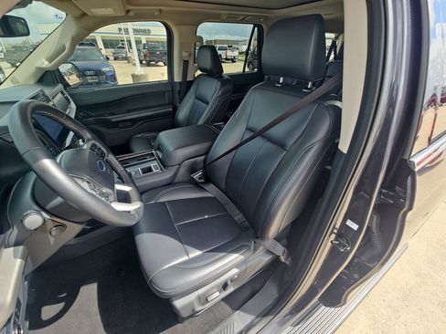 Used 2024 Ford Expedition Max XLT image 16