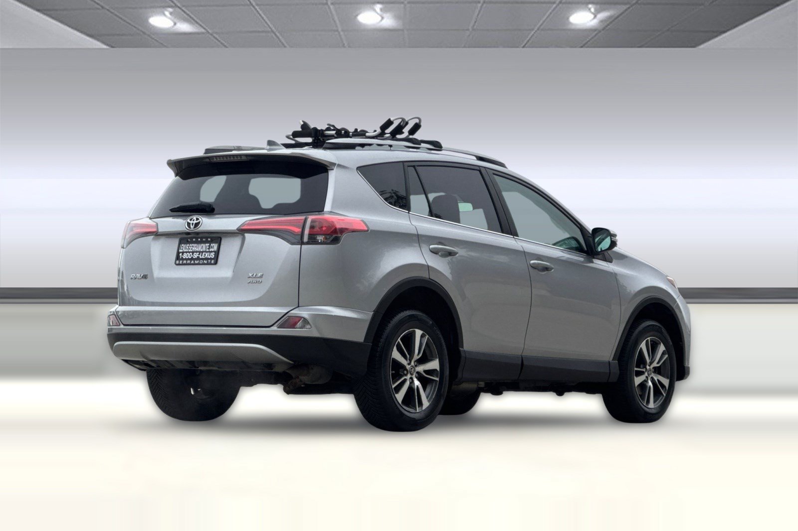 Used 2018 Toyota RAV4 XLE w/ Plus Extra Value Package AWD/4WD image 8