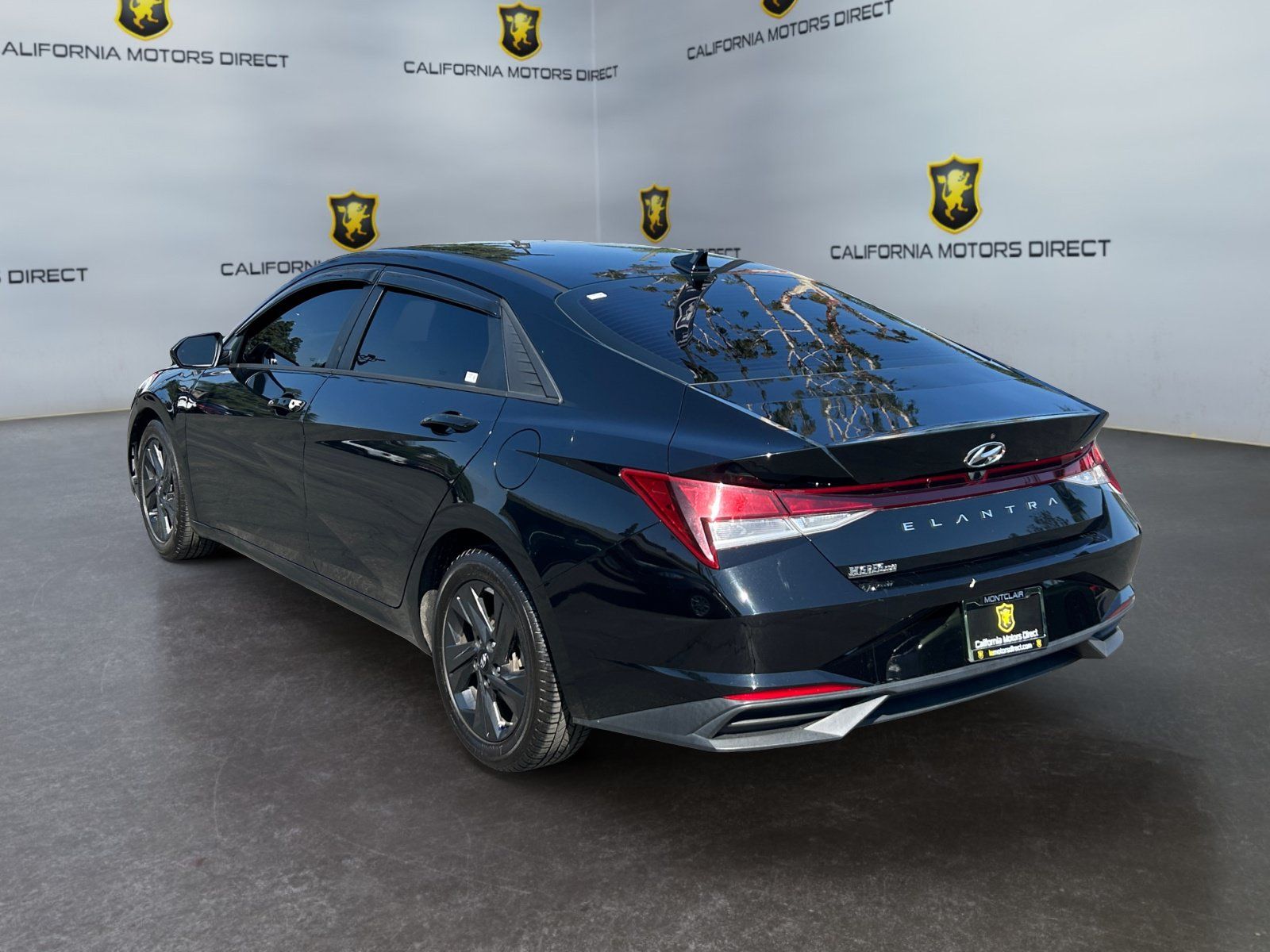 Used 2021 Hyundai Elantra SEL FWD image 3