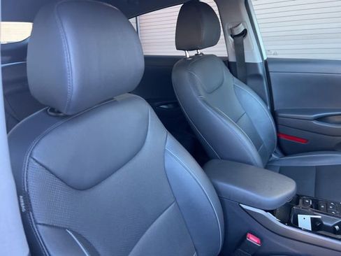 Used 2020 Hyundai Ioniq Limited image 18