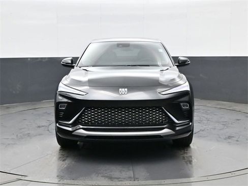 Certified 2024 Buick Envista Avenir image 2