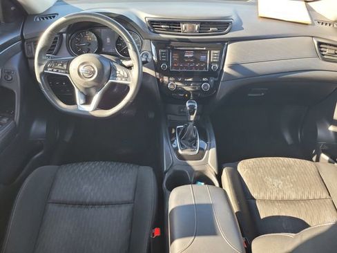 Used 2018 Nissan Rogue SV image 16