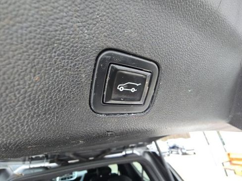 Used 2021 Chevrolet Tahoe Premier w/ Premium Package image 12