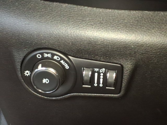 Used 2024 Jeep Compass Trailhawk AWD/4WD image 13