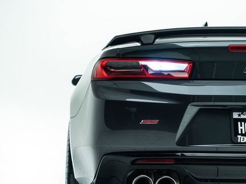 Used 2017 Chevrolet Camaro SS RWD image 17