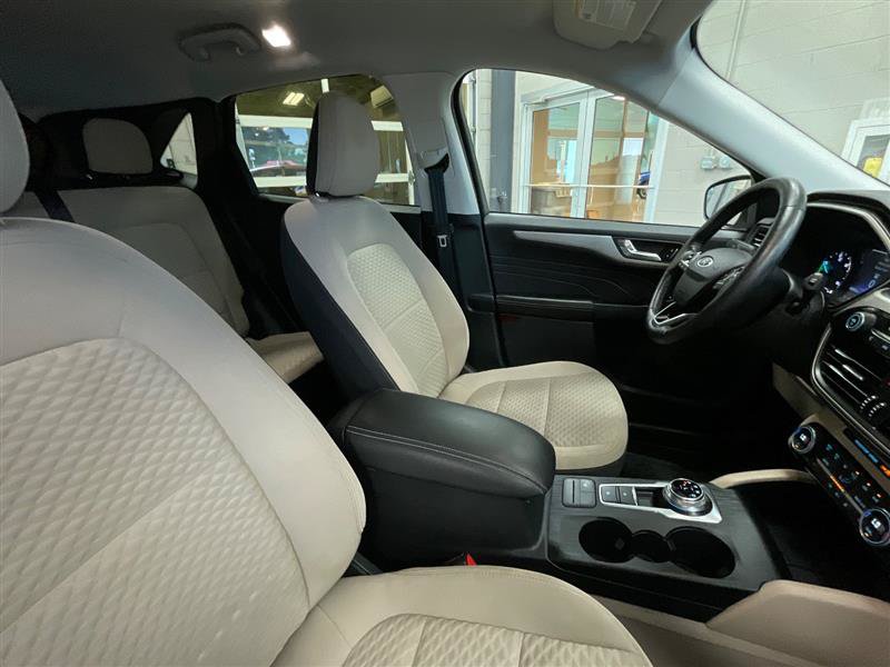 Used 2021 Ford Escape SE w/ Cold Weather Package AWD/4WD image 31