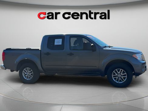 Used 2017 Nissan Frontier SV w/ SV Value Truck Package AWD/4WD image 6