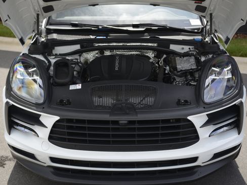 Certified 2021 Porsche Macan AWD/4WD image 37