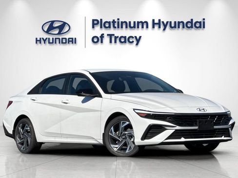 Used 2025 Hyundai Elantra Sport FWD image 2