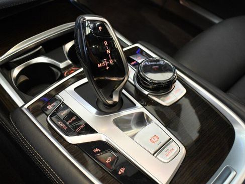 Used 2019 BMW 750i xDrive w/ Executive Package AWD/4WD image 36