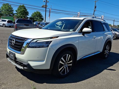Certified 2023 Nissan Pathfinder Platinum AWD/4WD image 3