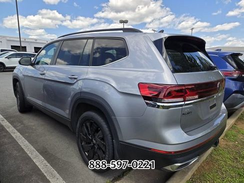 Certified 2024 Volkswagen Atlas SE w/ Panoramic Sunroof Package FWD image 4