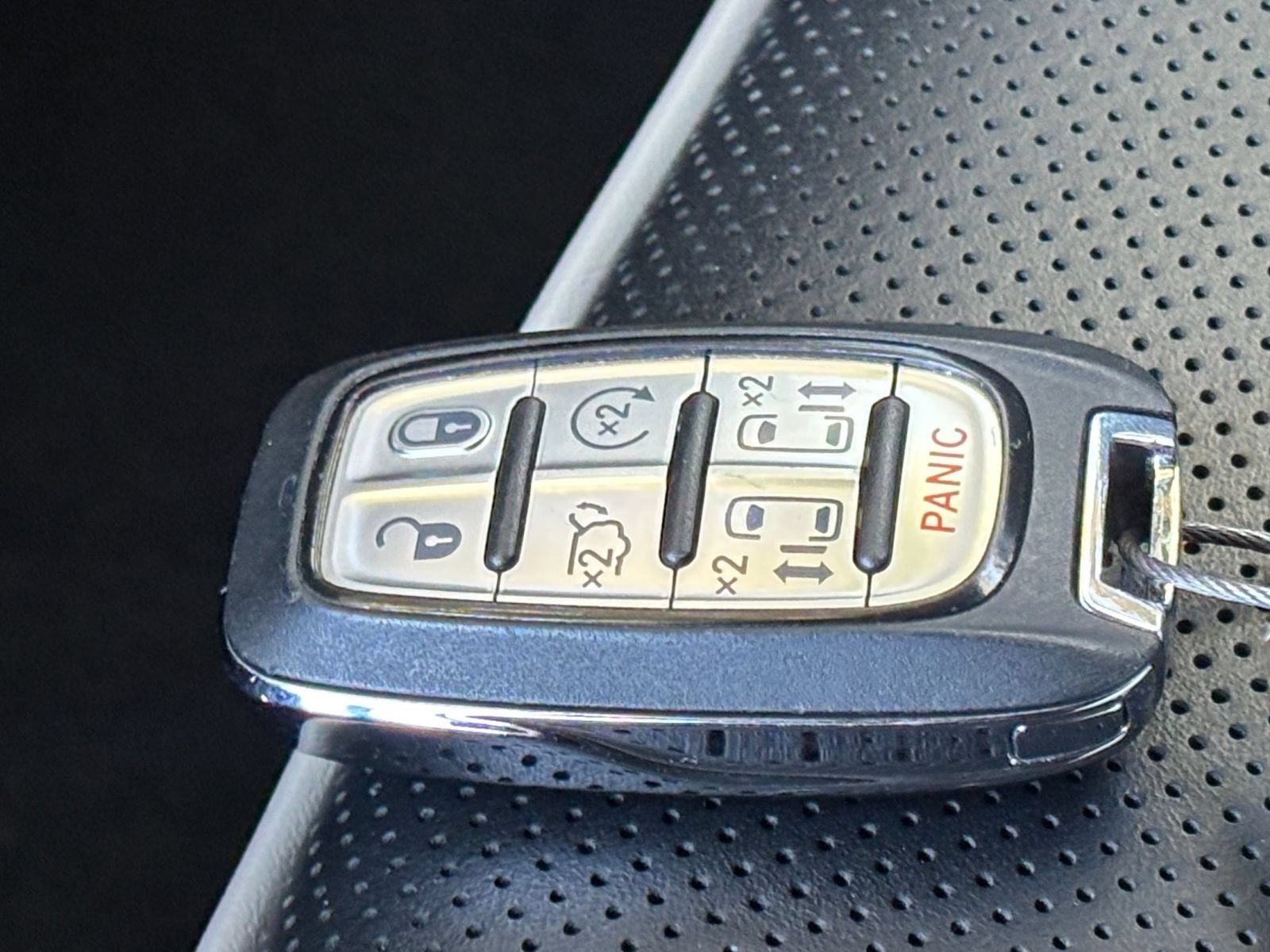 Used 2025 Chrysler Pacifica Limited FWD image 21