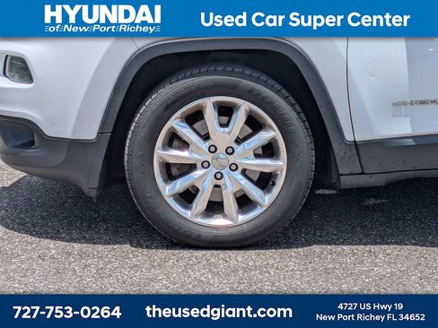 Used 2015 Jeep Cherokee Limited w/ Luxury Group FWD image 10