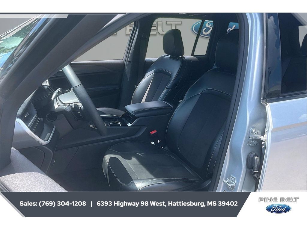 Used 2023 Jeep Grand Cherokee Altitude AWD/4WD image 18