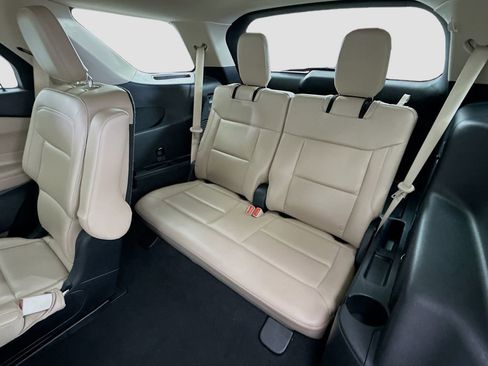 Used 2022 Ford Explorer XLT w/ Equipment Group 202A image 22