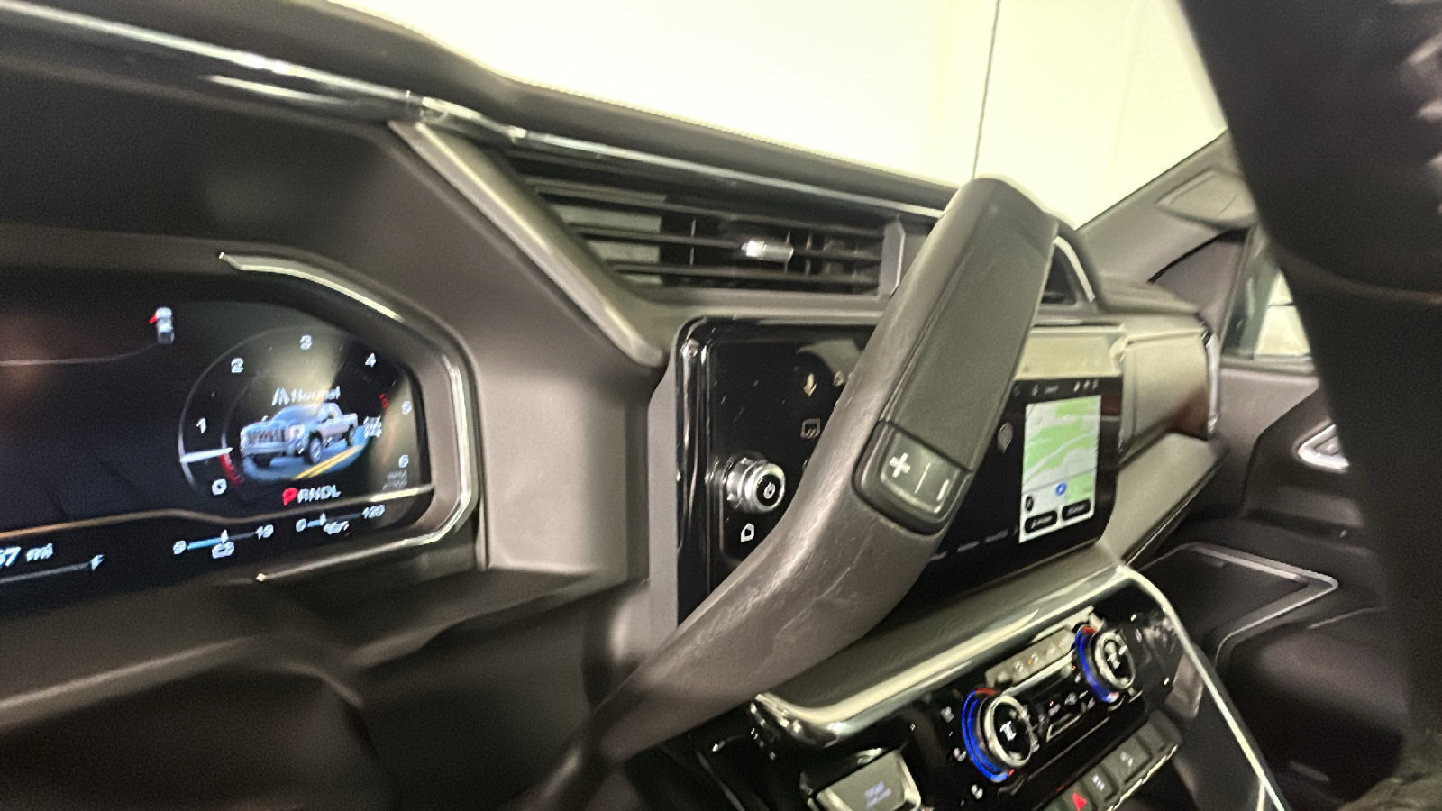 Used 2025 GMC Sierra 2500 Denali w/ Denali Reserve Package AWD/4WD image 25