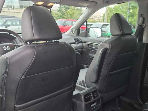 Used 2017 Honda Pilot Touring image 19