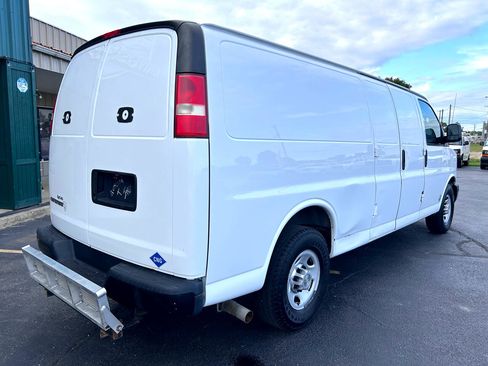 Used 2014 Chevrolet Express 3500 Extended image 3