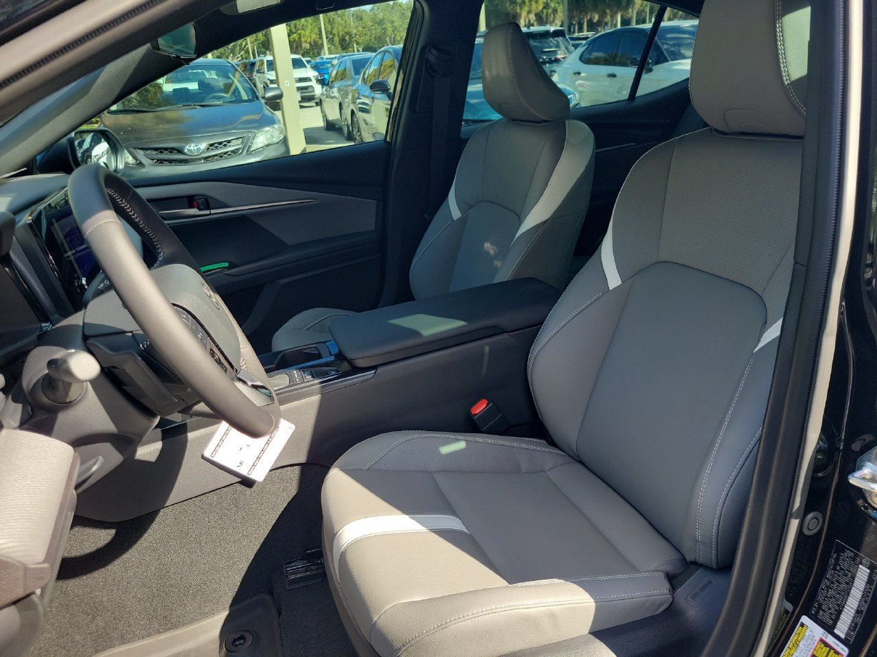 Used 2026 Toyota Camry SE FWD image 16