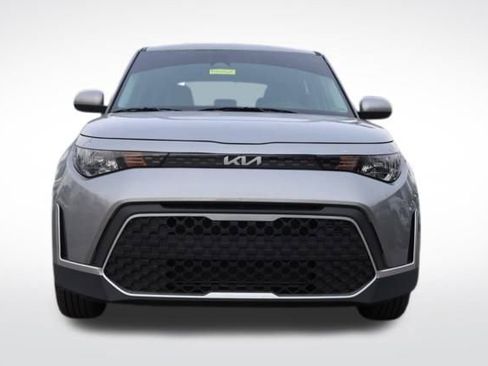Used 2025 Kia Soul LX image 4