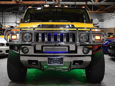 Used 2004 HUMMER H2 w/ Preferred Equipment Group AWD/4WD image 2