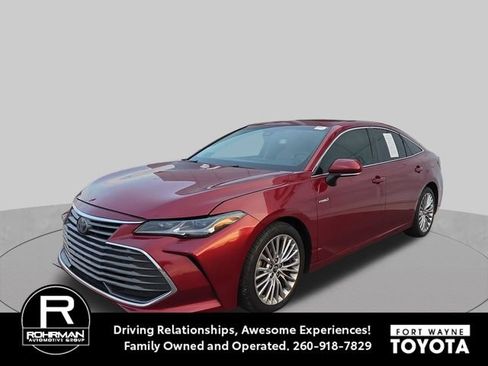 Used 2019 Toyota Avalon Limited FWD image 1