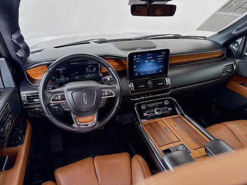 Used 2019 Lincoln Navigator Reserve image 25