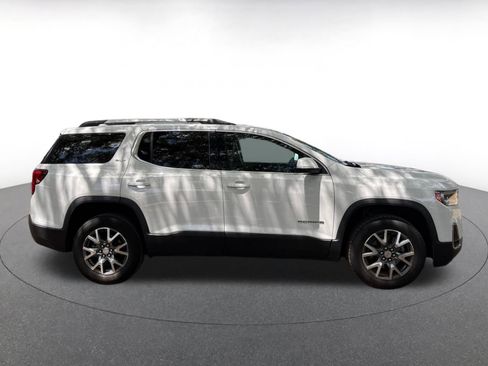 Used 2023 GMC Acadia SLT FWD image 8