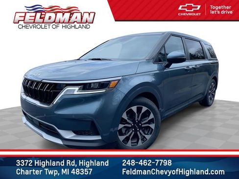 Used 2024 Kia Carnival EX image 1