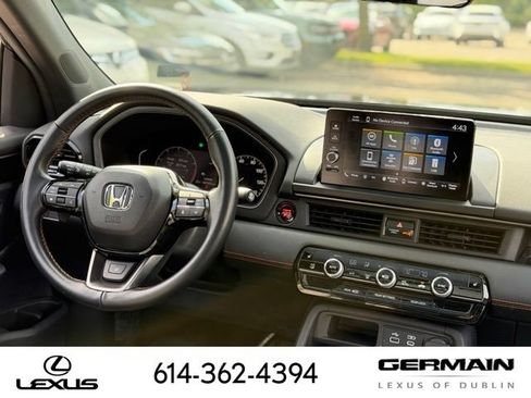 Used 2025 Honda Pilot TrailSport image 19
