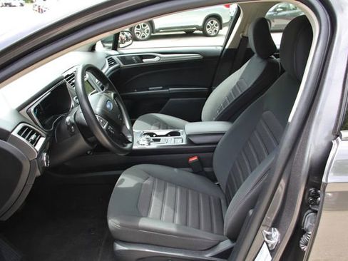 Used 2020 Ford Fusion SE FWD image 18