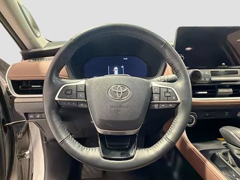 Used 2024 Toyota Grand Highlander AWD image 10