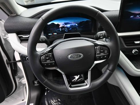 Used 2025 Ford Explorer Platinum w/ Ultimate Package image 12