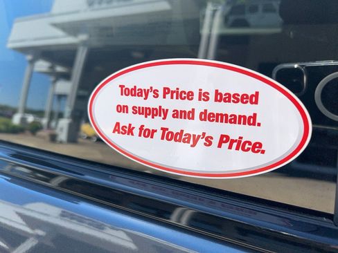 New 2025 Jeep Grand Cherokee L Laredo image 9