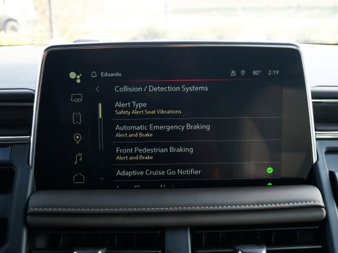 Used 2024 GMC Yukon XL SLT w/ SLT Luxury Package image 17