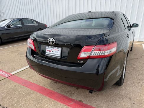 Used 2011 Toyota Camry LE image 6