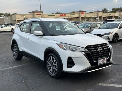 Certified 2024 Nissan Kicks SV image 3