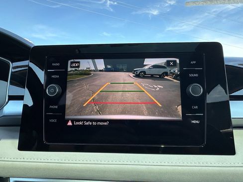 New 2025 Volkswagen Taos SE image 24