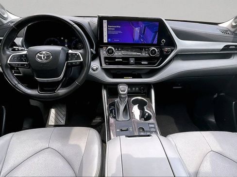Used 2023 Toyota Highlander Platinum FWD image 7