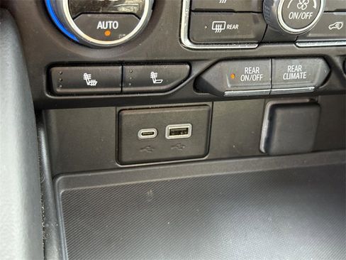 Used 2024 Chevrolet Suburban LT image 37