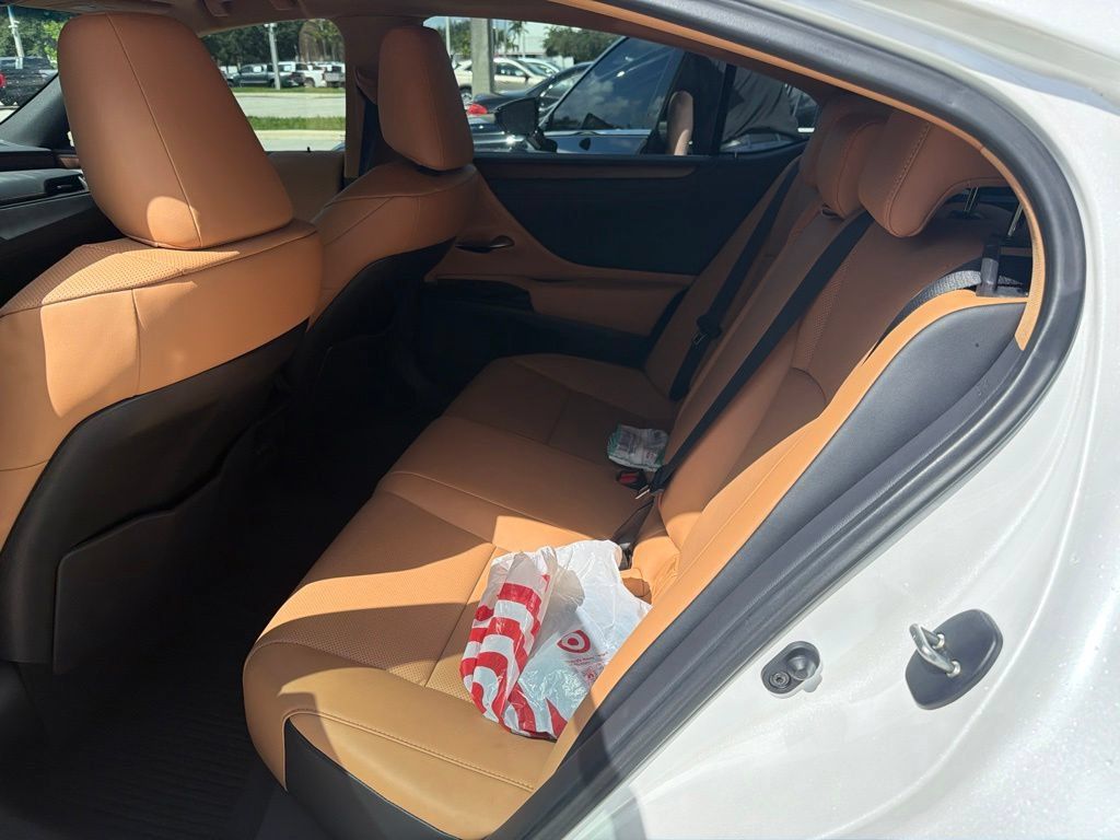 Used 2025 Lexus ES 350 w/ Premium Package FWD image 6