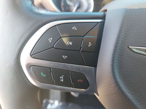 Used 2019 Chrysler Pacifica Touring-L Plus w/ Advanced Safetytec Group image 19