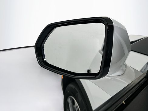 Used 2025 Chevrolet Blazer LT FWD image 16