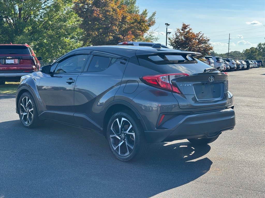 Used 2019 Toyota C-HR XLE FWD image 5