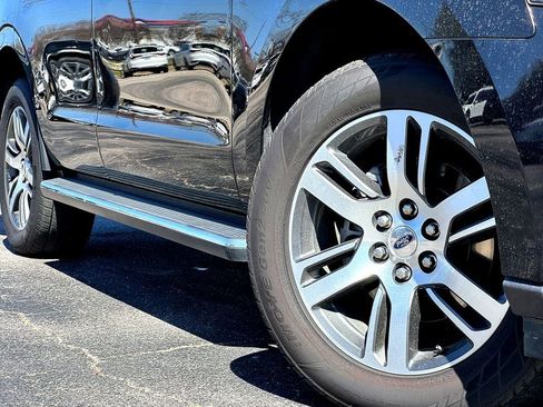 Used 2023 Ford Expedition Limited image 2